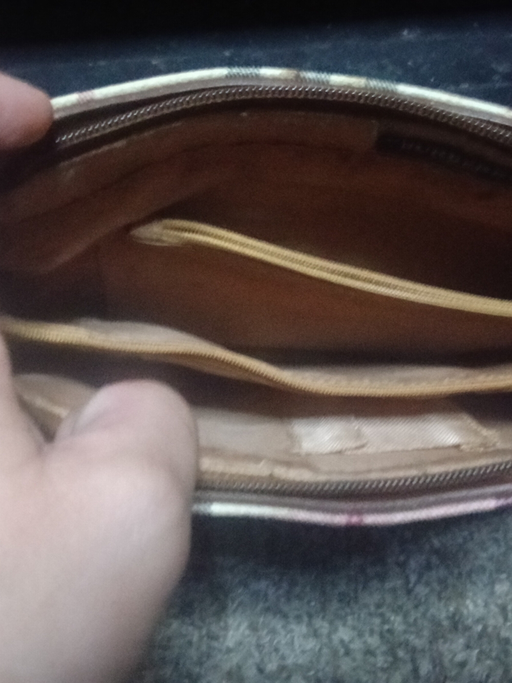 Burberry Beige Plaid Shoulder Bag with Brown Trim - Picture 4 of 6